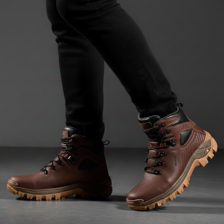 Coturno Cano Médio Couro Légitimo